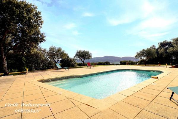 Maison Le Beausset 6 pièce(s) 137 m2 avec garage et Piscine