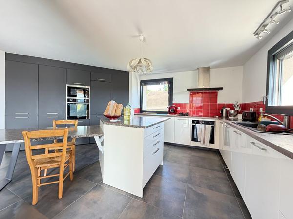 Maison Lons-Le-Saunier 8 pièces / 5 chambres / bureau / 172 m²