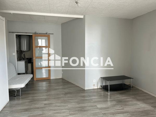 Location Studio meublé 27.7 m² - 5 RUE DES AIRES Niort 79000