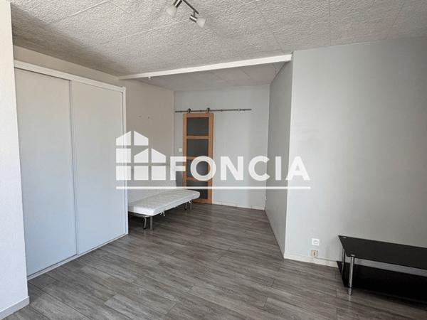 Location Studio meublé 27.7 m² - 5 RUE DES AIRES Niort 79000