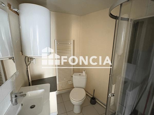 Location Studio meublé 27.7 m² - 5 RUE DES AIRES Niort 79000