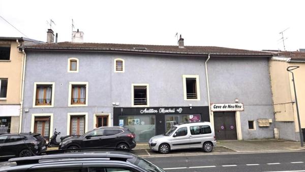 Immeuble mixte de 6 appartements et 2 locaux commerciaux actuellement tous loués