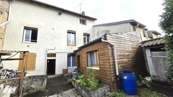 Immeuble mixte de 6 appartements et 2 locaux commerciaux actuellement tous loués