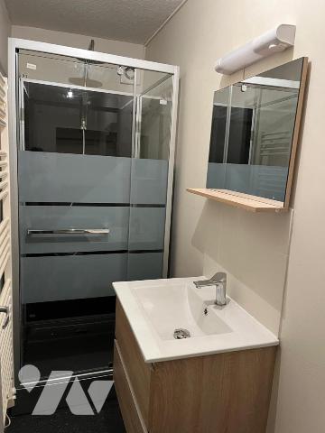 Immeuble mixte de 6 appartements et 2 locaux commerciaux actuellement tous loués