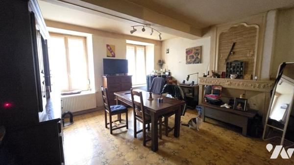 Immeuble mixte de 6 appartements et 2 locaux commerciaux actuellement tous loués