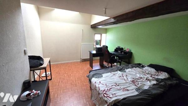 Immeuble mixte de 6 appartements et 2 locaux commerciaux actuellement tous loués