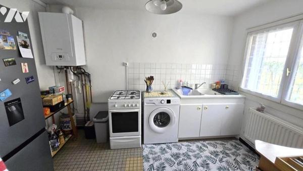 Immeuble mixte de 6 appartements et 2 locaux commerciaux actuellement tous loués