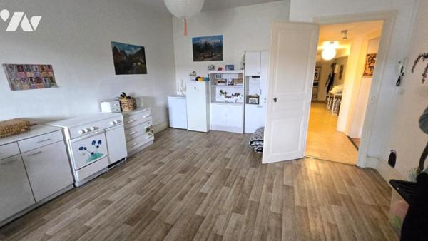 Immeuble mixte de 6 appartements et 2 locaux commerciaux actuellement tous loués