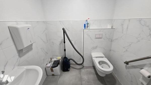 Immeuble mixte de 6 appartements et 2 locaux commerciaux actuellement tous loués
