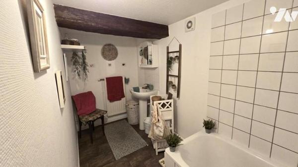 Immeuble mixte de 6 appartements et 2 locaux commerciaux actuellement tous loués