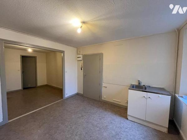 Immeuble mixte de 6 appartements et 2 locaux commerciaux actuellement tous loués