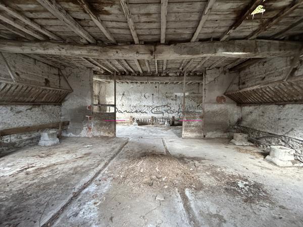 EXCLUSIVITE - terrain avec dépendance 90m² - 42590