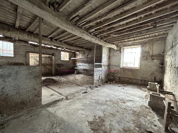 EXCLUSIVITE - terrain avec dépendance 90m² - 42590