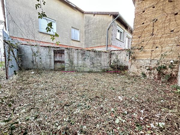 EXCLUSIVITE - terrain avec dépendance 90m² - 42590