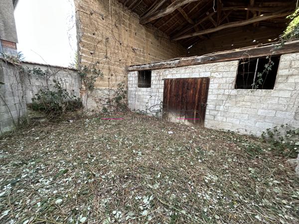 EXCLUSIVITE - terrain avec dépendance 90m² - 42590