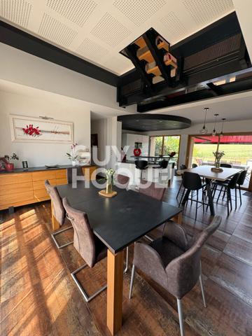 Propriété de caractère avec piscine, 4 000 m² de terrain et maison indépendante à MONTERBLANC