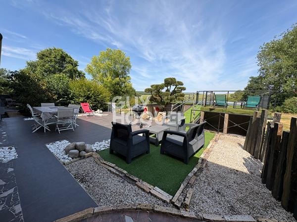 Propriété de caractère avec piscine, 4 000 m² de terrain et maison indépendante à MONTERBLANC