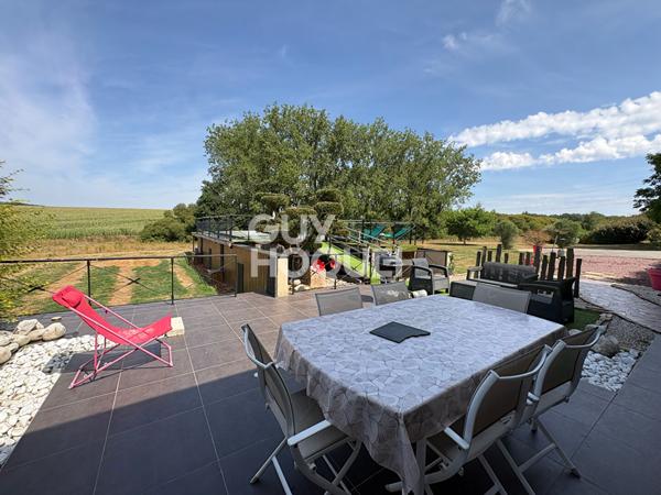Propriété de caractère avec piscine, 4 000 m² de terrain et maison indépendante à MONTERBLANC