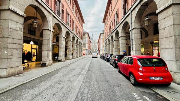 Vente Murs et Fonds de commerce, Emplacement rare Chambéry 73000