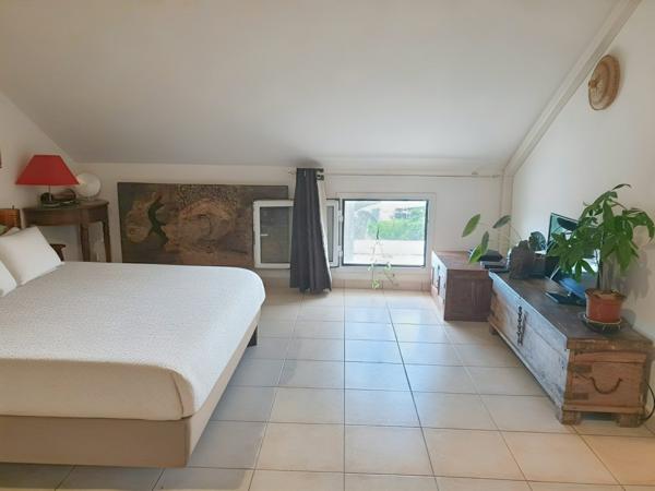 Villa 4 chambres avec dépendance sur la colline des camelias