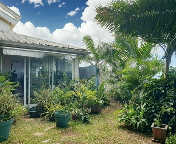 Villa 4 chambres avec dépendance sur la colline des camelias