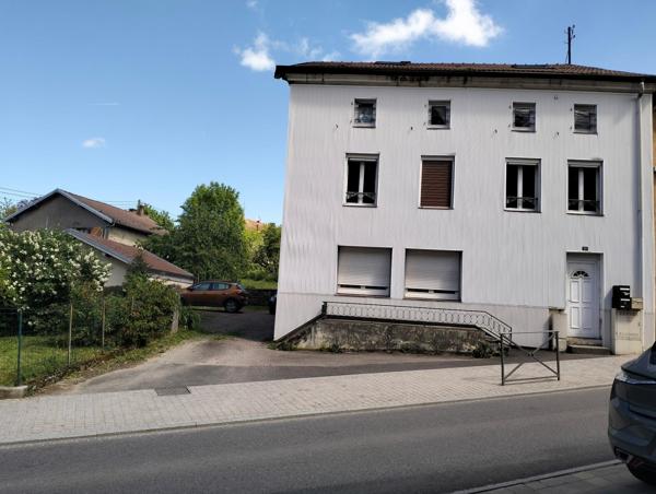 Ensemble immobilier avec immeuble de rapport terrain et maison à rénover