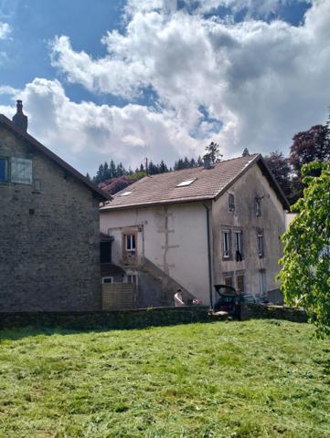Ensemble immobilier avec immeuble de rapport terrain et maison à rénover