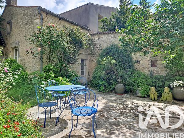 Maison à vendre 11 pièces 287 m² Saint-Jean-d'Angély