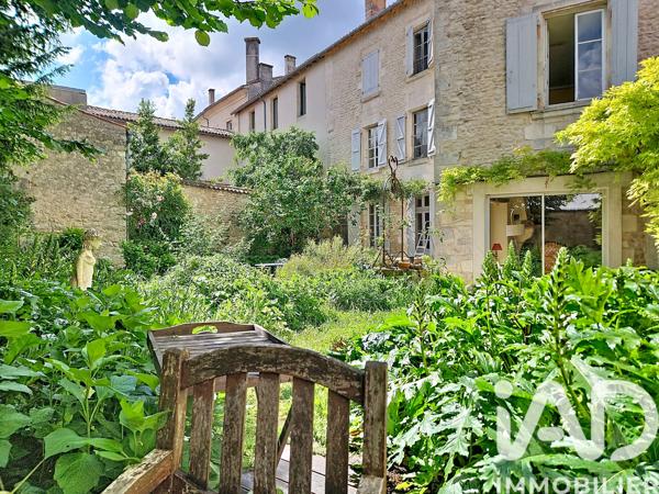 Maison à vendre 11 pièces 287 m² Saint-Jean-d'Angély