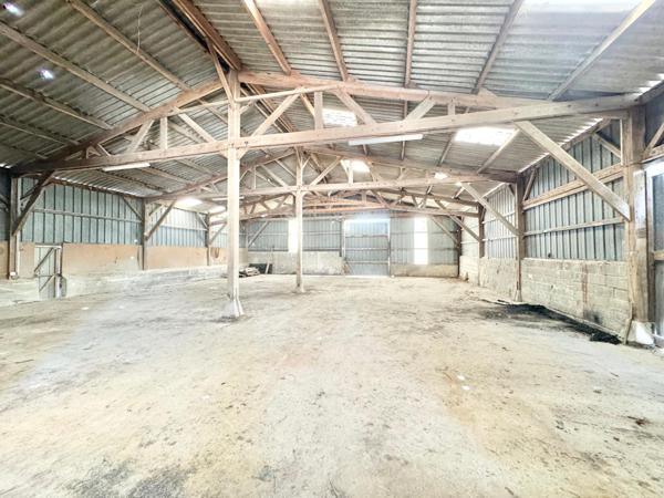 Bâtiment industriel, polyvalent de 600 m² sur un terrain de 5449 m²