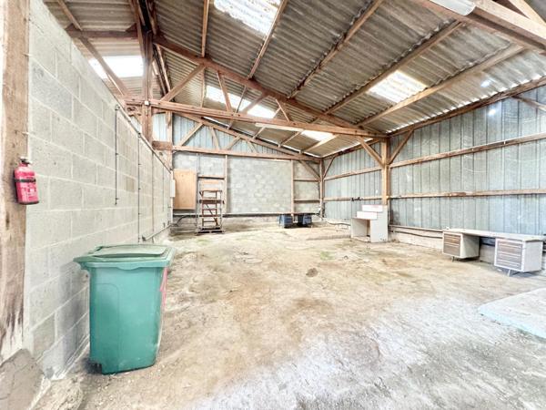 Bâtiment industriel, polyvalent de 600 m² sur un terrain de 5449 m²