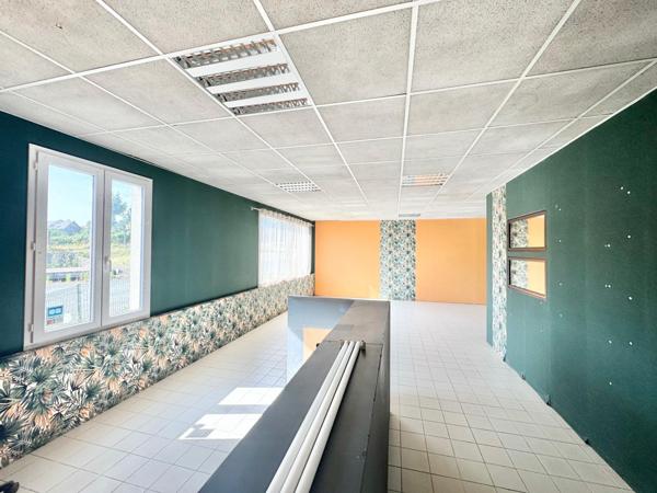 Bâtiment industriel, polyvalent de 600 m² sur un terrain de 5449 m²