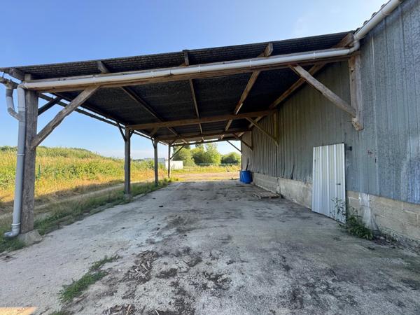 Bâtiment industriel, polyvalent de 600 m² sur un terrain de 5449 m²