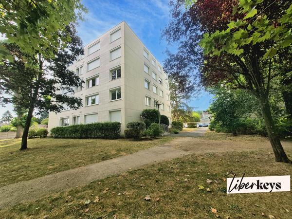 L'Isle-Adam – Dernier étage avec vue dégagée, au cœur d'un parc arboré et à deux pas du centre-ville