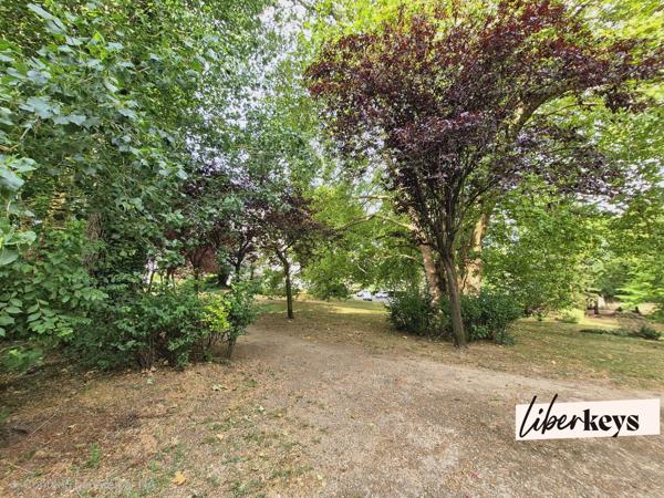L'Isle-Adam – Dernier étage avec vue dégagée, au cœur d'un parc arboré et à deux pas du centre-ville
