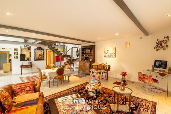 Maison en pierre avec un gîte