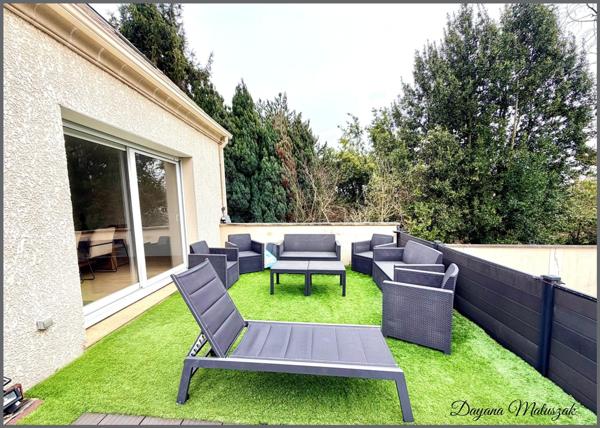 Maison rénovée avec terrasse et piscine plein sud