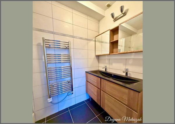 Maison rénovée avec terrasse et piscine plein sud