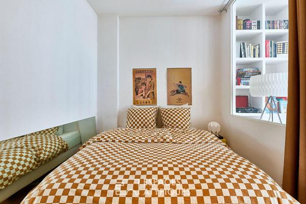 Ancien atelier transformé en loft sur cour – Marché Cadet