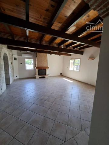 GOLFECH. Maison ancienne de type VI sur deux niveaux avec garage attenant. Jardin clos de 1500m² environ.