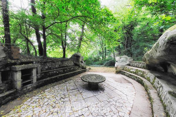 Un domaine rare de 5 hectares en lisière de forêt