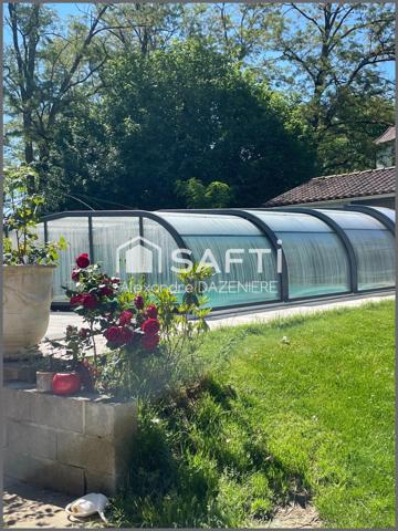 Maison avec 3 chambres et un bureau, un car port 2 places et une dépendance avec piscine