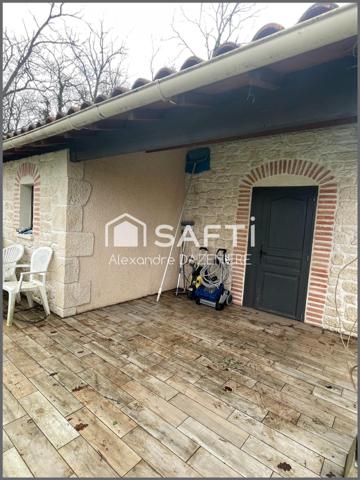 Maison avec 3 chambres et un bureau, un car port 2 places et une dépendance avec piscine
