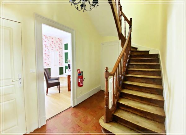 Local/bureau à vendre AGEN (47) Bureaux professionnels avec cachet – Quartier Palissy / Tour Victor Hugo- cours extérieur