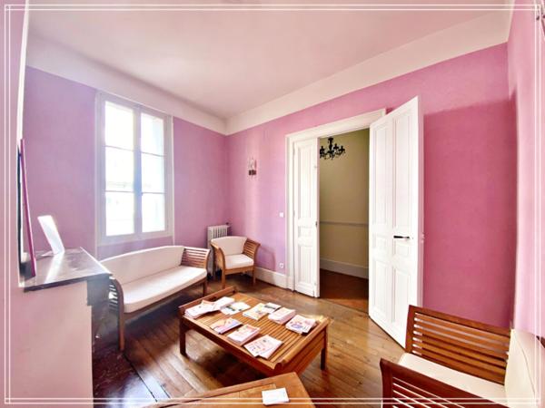 Local/bureau à vendre AGEN (47) Bureaux professionnels avec cachet – Quartier Palissy / Tour Victor Hugo- cours extérieur