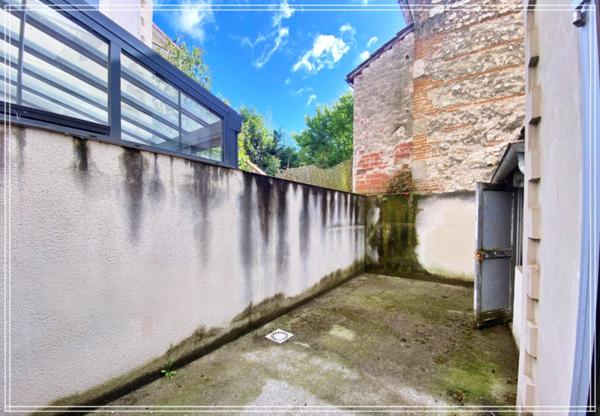 Local/bureau à vendre AGEN (47) Bureaux professionnels avec cachet – Quartier Palissy / Tour Victor Hugo- cours extérieur