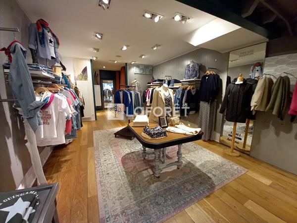 Achat immeuble près de GUINGAMP - 8 pièce(s) - 210 m² - 283 500 €