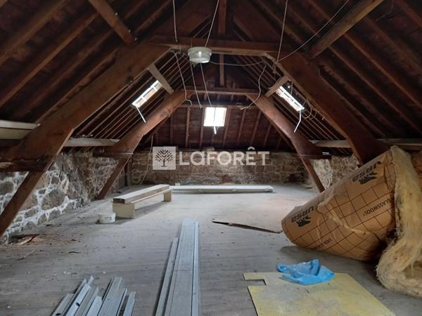 Achat immeuble près de GUINGAMP - 8 pièce(s) - 210 m² - 283 500 €