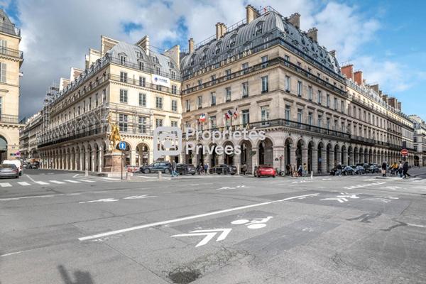 COUP DE COEUR Appartement 2 pièces rue de Rivoli côté Tuileries 34.4 m2
