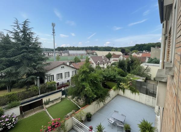 Appartement Chaville Vélizy Studio meublé 24 m2 - Vue dégagée calme proche commodités